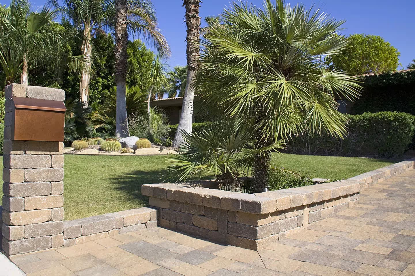 Lakeland Wall I & II Acker-Stone pavers installed — project 2