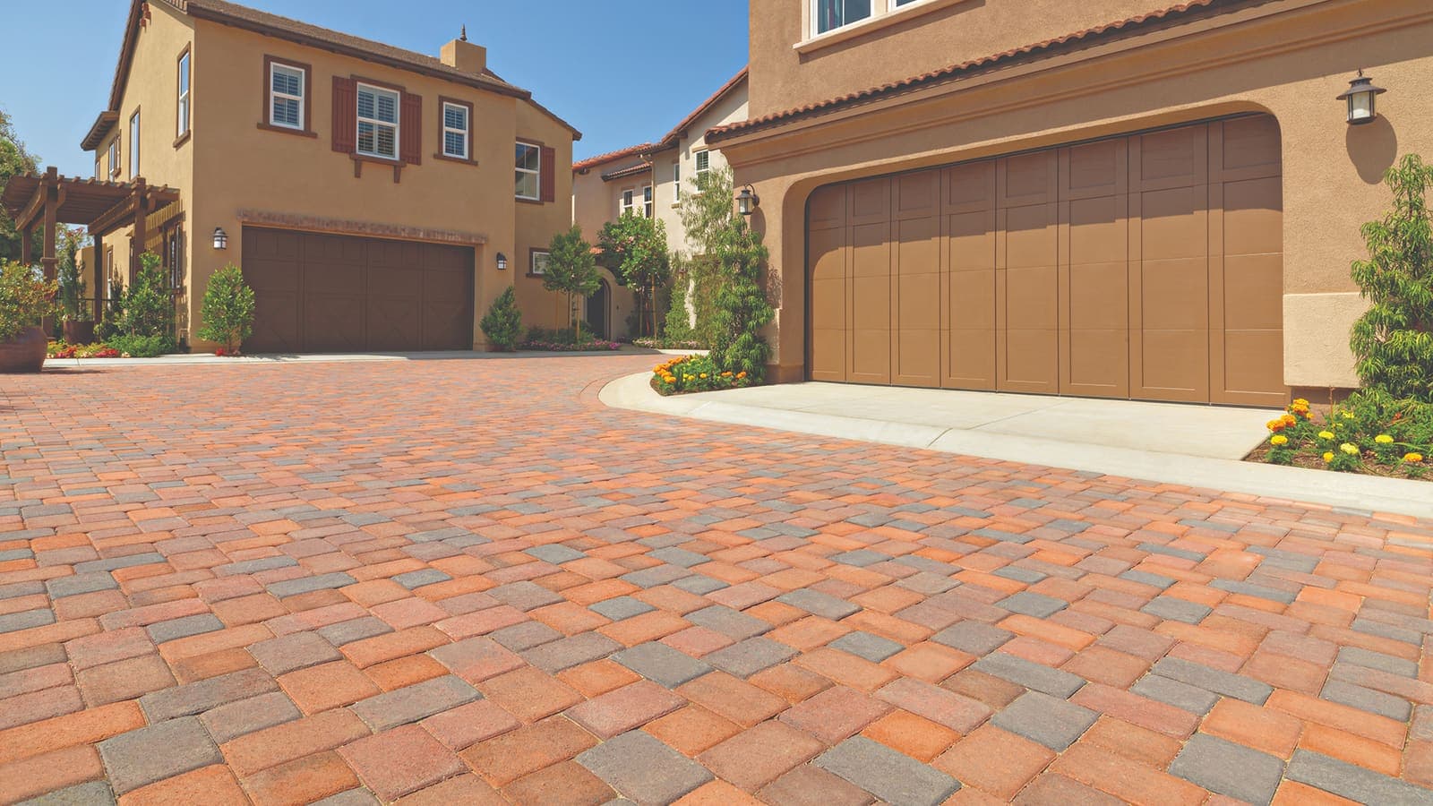Antique Cobble I & II Paving Stones Angelus pavers installed — project 3