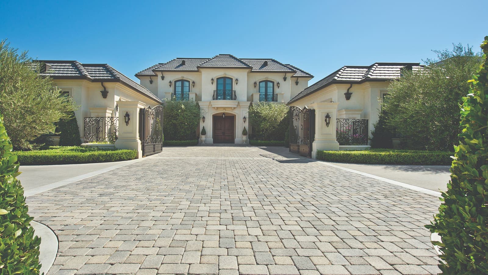 Antique Cobble I & II Paving Stones Angelus pavers installed — project 5