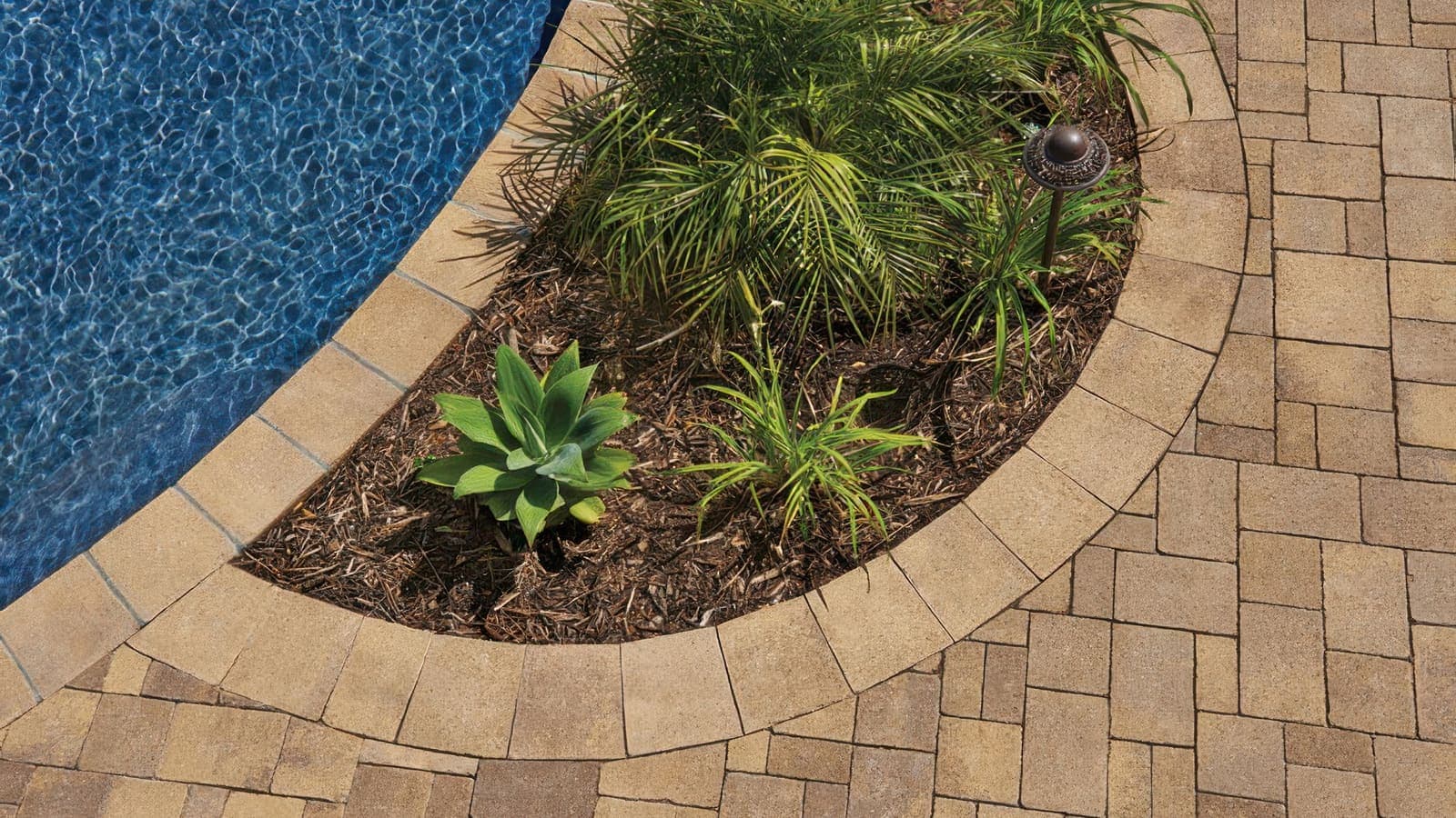 Castle Cobble I & II Paving Stones Angelus pavers installed — project 5