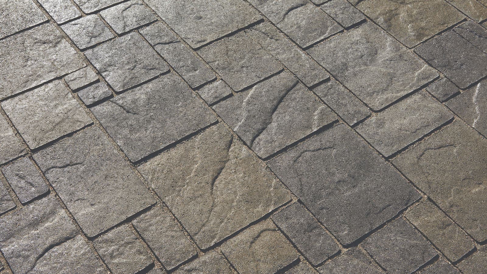 Heartland Paving Stones Angelus pavers installed — project 6