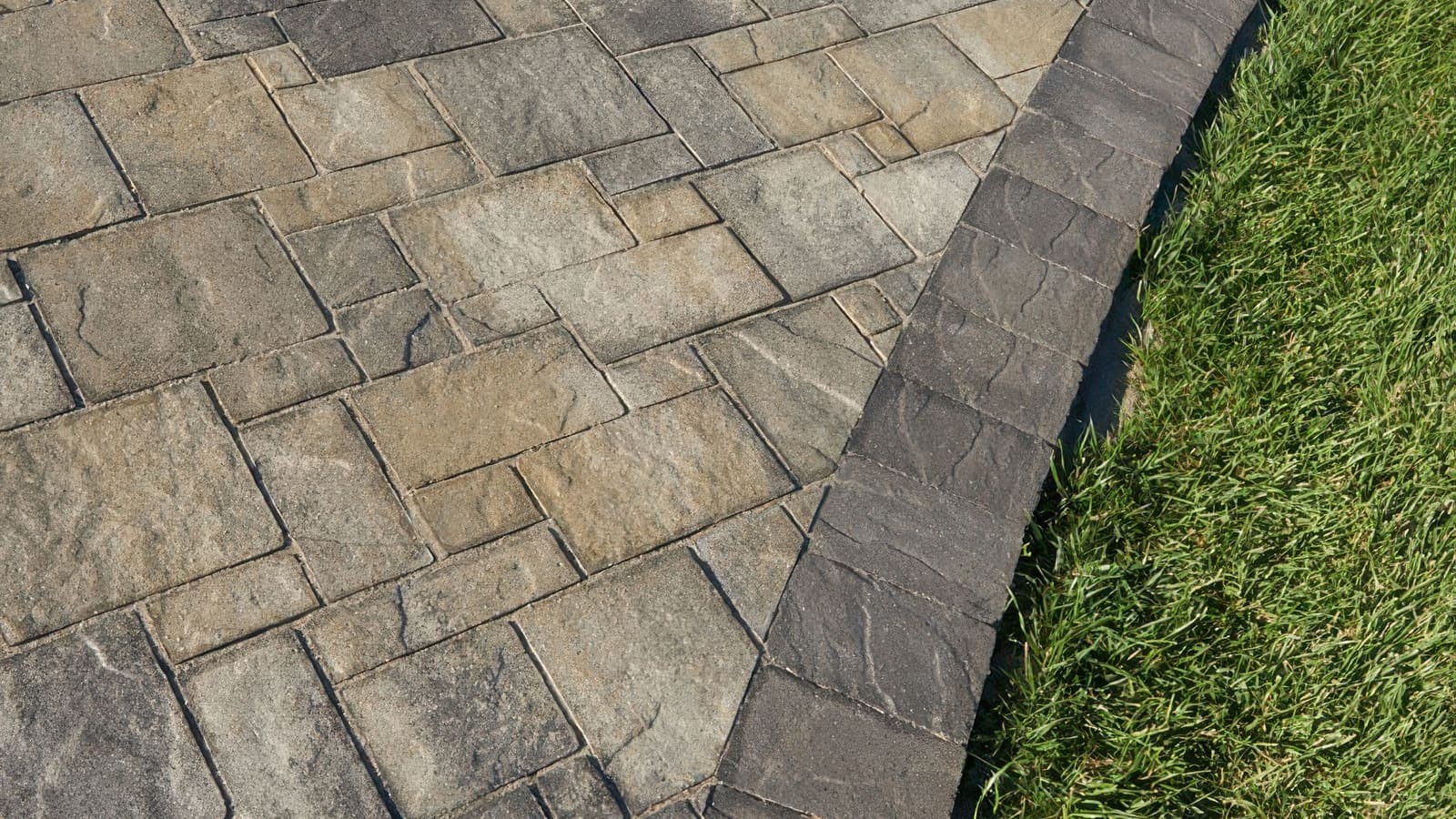Heartland Paving Stones Angelus pavers installed — project 7