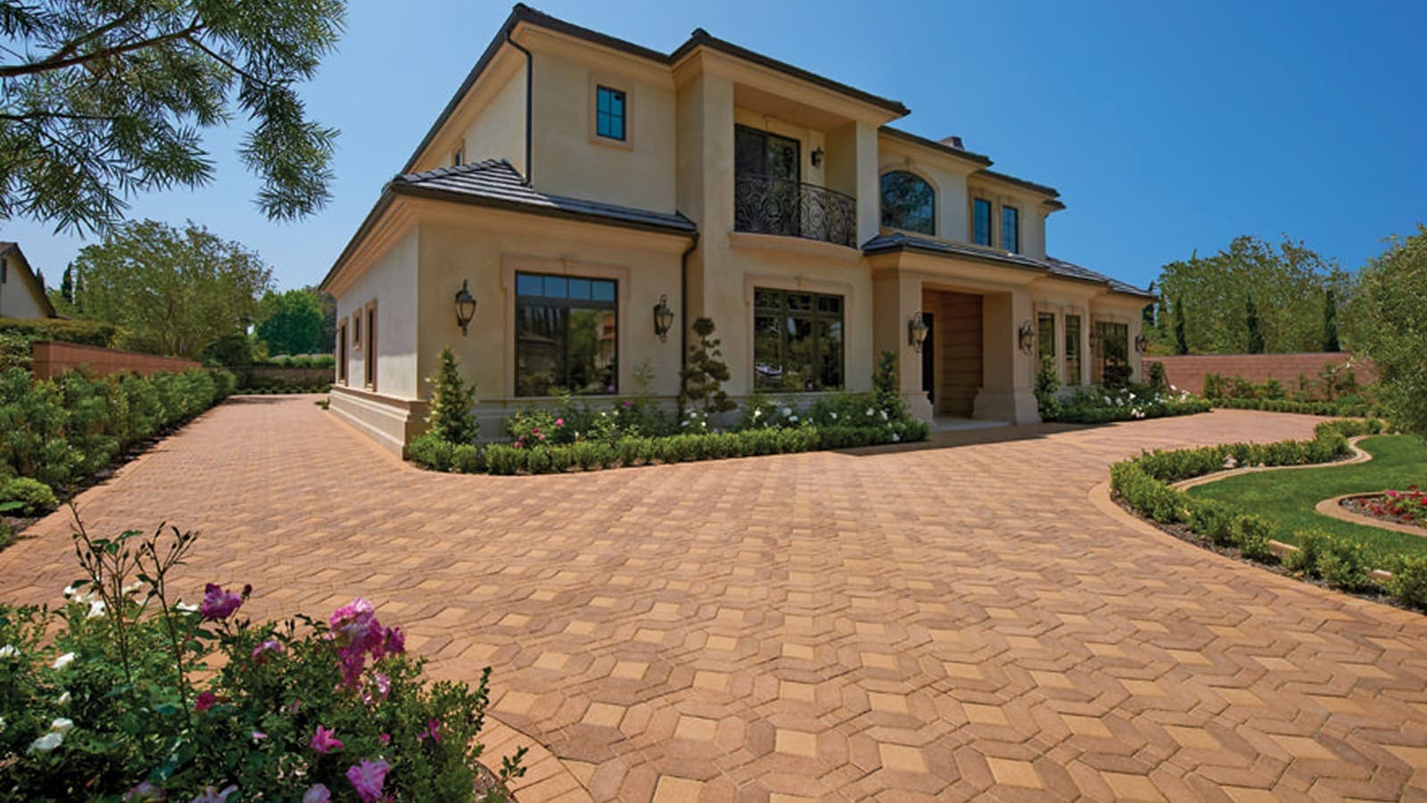 Symetry® Paving Stones Angelus pavers installed — project 8